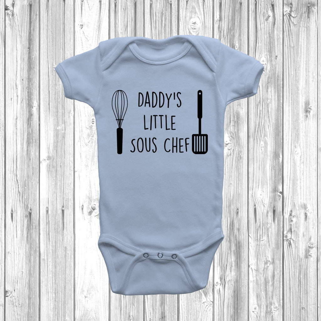 Get trendy with Daddy's Little Sous Chef Baby Grow - Baby Grow available at DizzyKitten. Grab yours for £8.45 today!