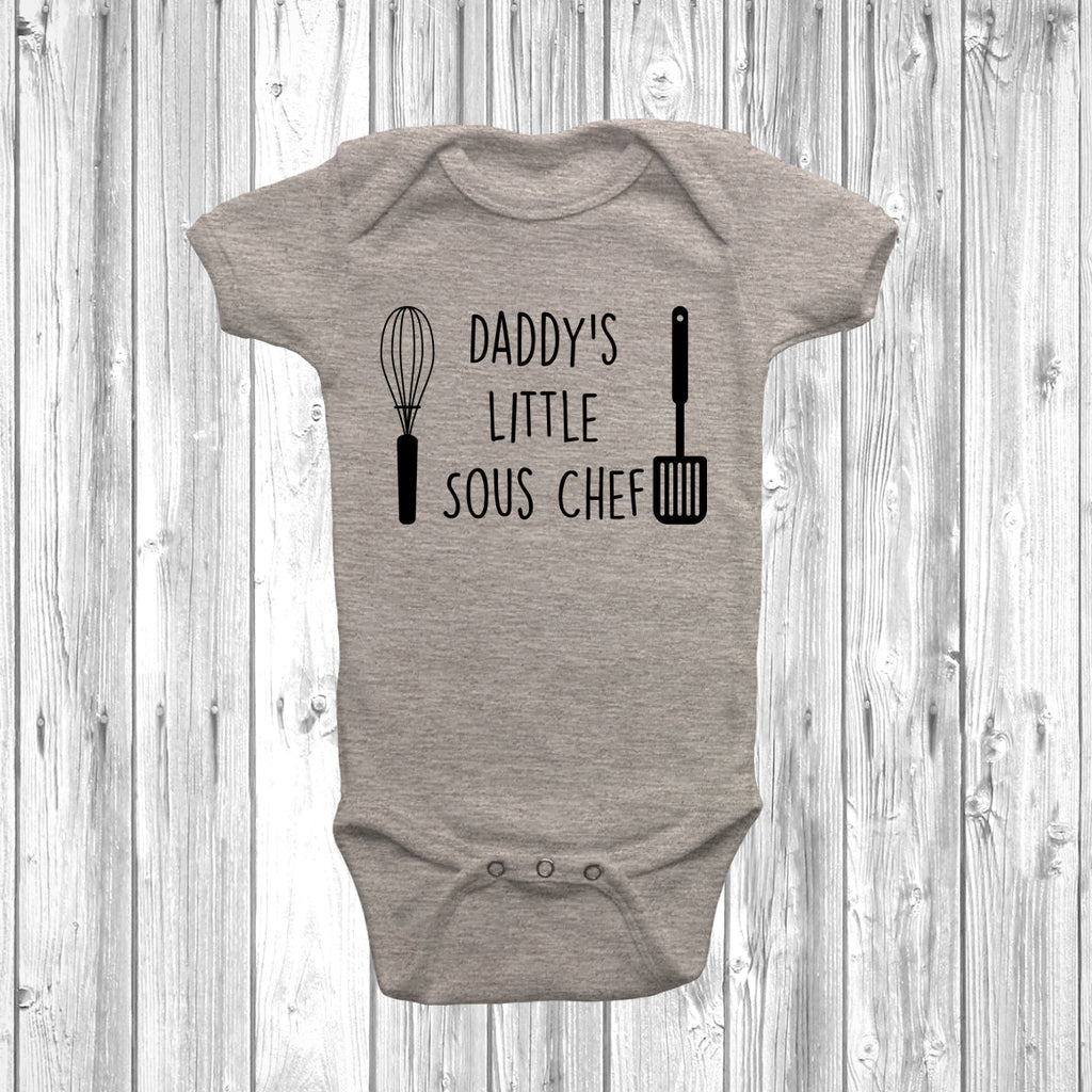 Get trendy with Daddy's Little Sous Chef Baby Grow - Baby Grow available at DizzyKitten. Grab yours for £8.45 today!