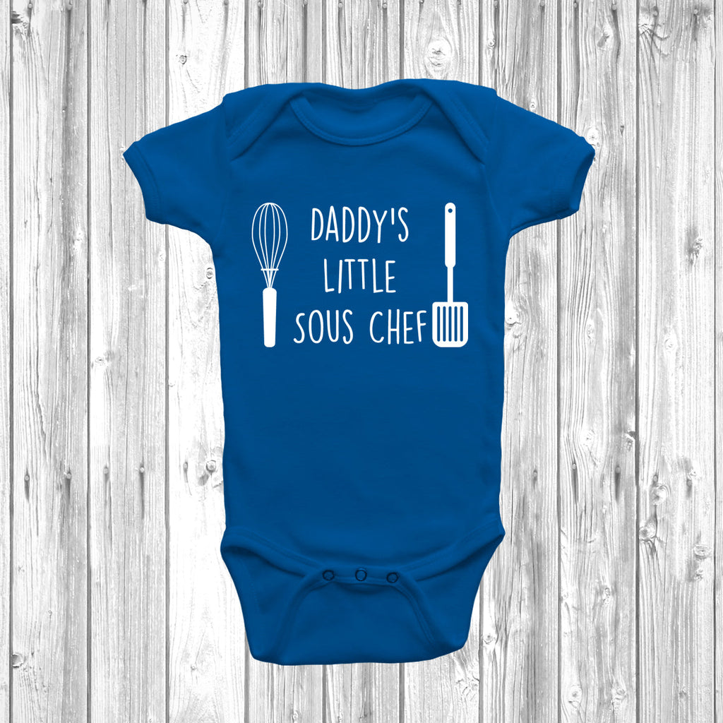 Get trendy with Daddy's Little Sous Chef Baby Grow - Baby Grow available at DizzyKitten. Grab yours for £7.95 today!