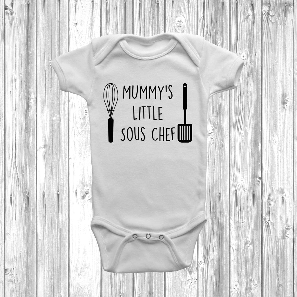 Get trendy with Mummy's Little Sous Chef Baby Grow - Baby Grow available at DizzyKitten. Grab yours for £8.45 today!