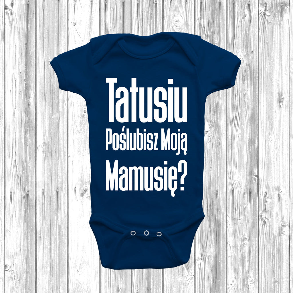 Get trendy with Tatusiu Poślubisz Moją Mamusię? Baby Grow - Baby Grow available at DizzyKitten. Grab yours for £7.99 today!