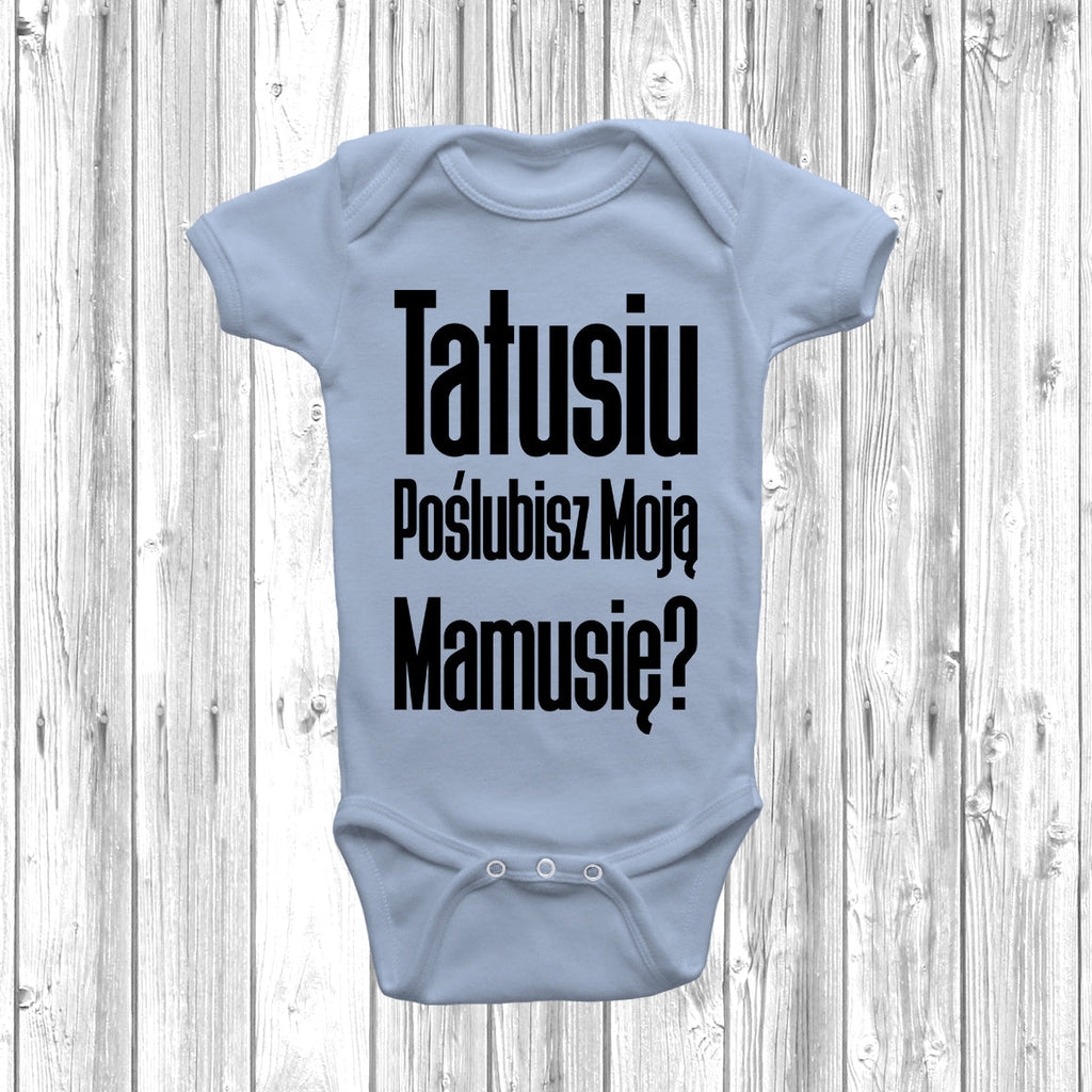 Get trendy with Tatusiu Poślubisz Moją Mamusię? Baby Grow - Baby Grow available at DizzyKitten. Grab yours for £7.99 today!
