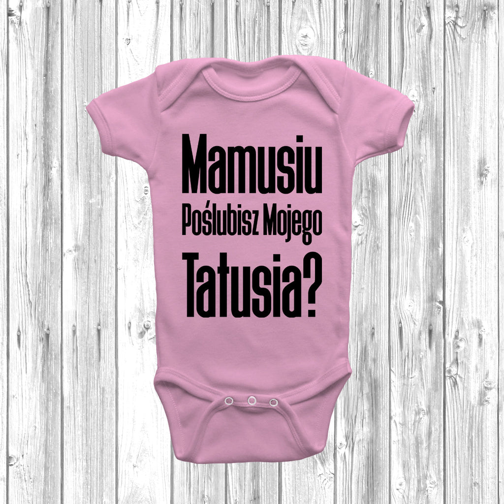 Get trendy with Mamusiu Poślubisz Mojego Tatusia? Baby Grow - Baby Grow available at DizzyKitten. Grab yours for £7.99 today!