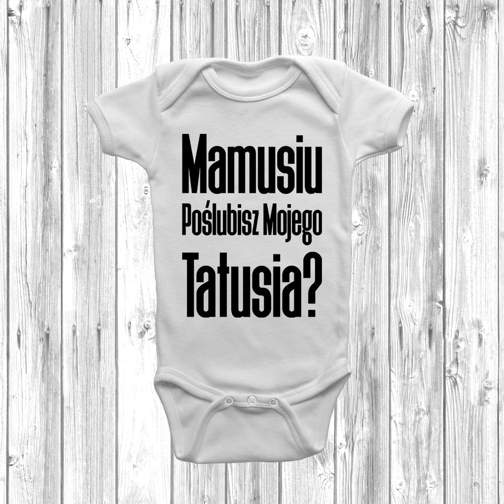 Get trendy with Mamusiu Poślubisz Mojego Tatusia? Baby Grow - Baby Grow available at DizzyKitten. Grab yours for £7.49 today!